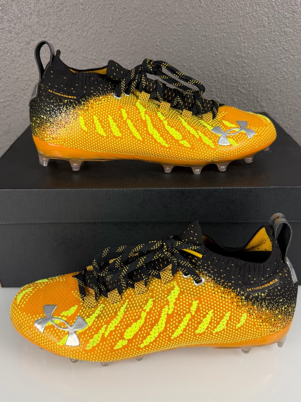 Under Armour Spotlight Lux MC Men’s 9 Football Cleats 3024044-104 Orange/Yellow